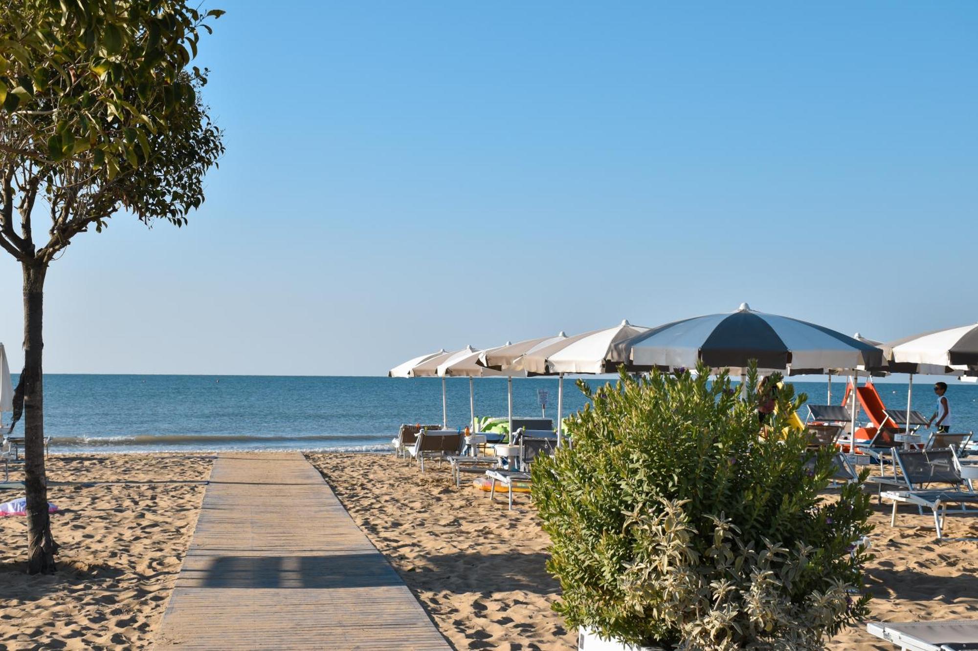 Aparthotel Pineda Bibione Exterior photo