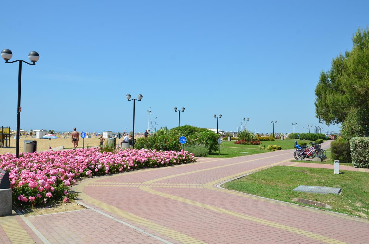 Aparthotel Pineda Bibione Exterior photo